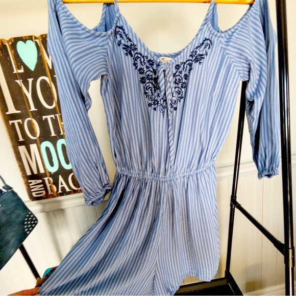 Hollister Summer Blue and White Romper Off the Shoulder Long Sleeve Size M B006 - Picture 2 of 11